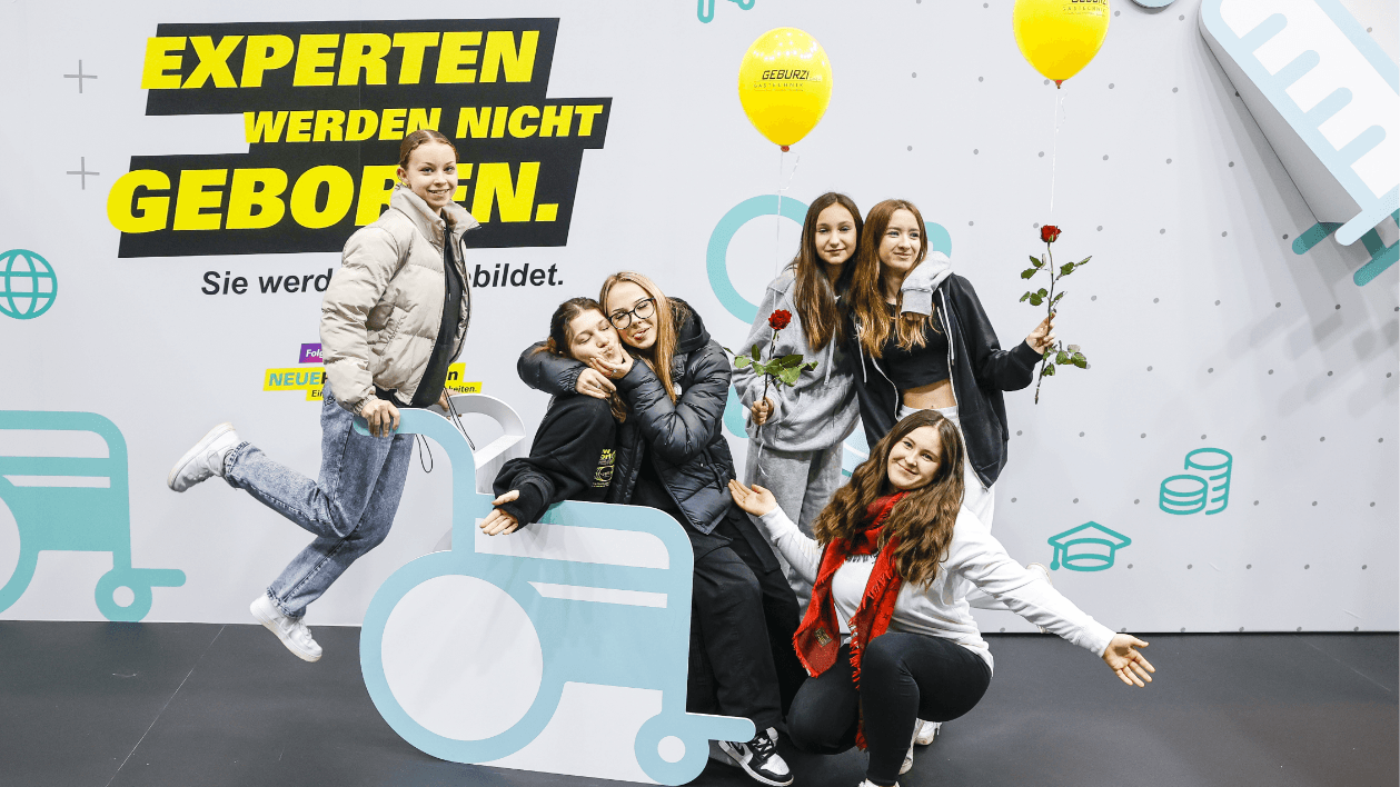 stmfas ehrenamt Aufklärungskampagne für Senioren: Mein Freiraum. Meine Gesundheit. In jedem Alter. Drei ältere Herren genießen das Leben.